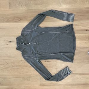 Women’s gap fit long sleeve zip jacket